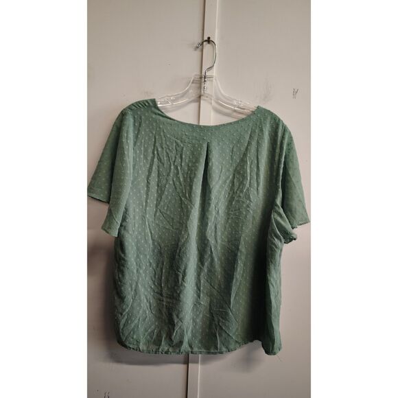 EVRI 0X Women's Sage Green Short Sleeve V-Neck Button Up Top - Picture 2 of 6